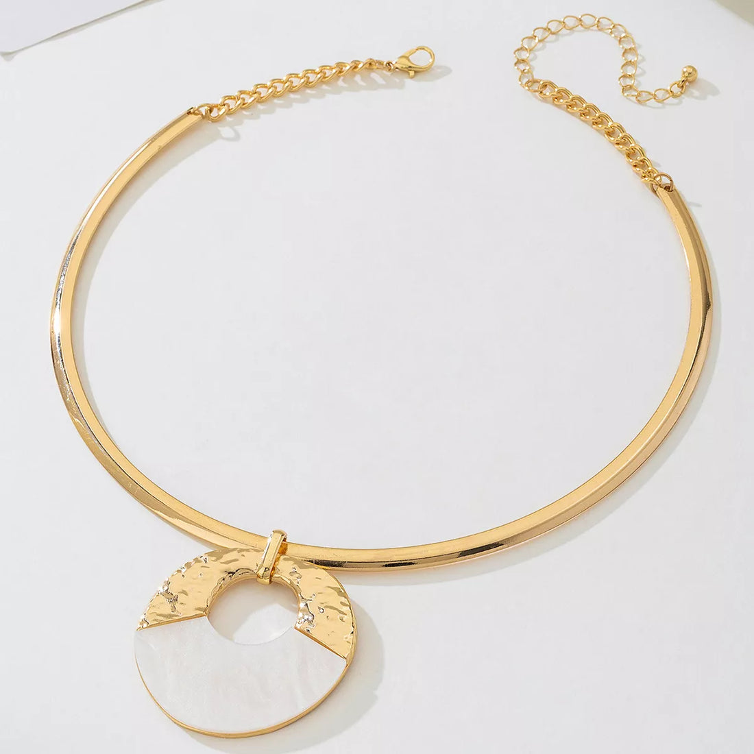 Best Fashion Accessories to Elevate a Basic Outfit