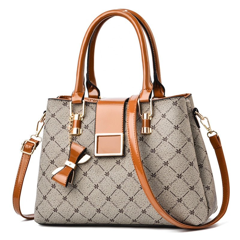 Chic Tote Handbag with Luxury Feel - Free Delivery